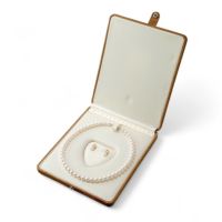 パールキーパー　ベージュ2点用（ネックレス・ピアスイヤリング）