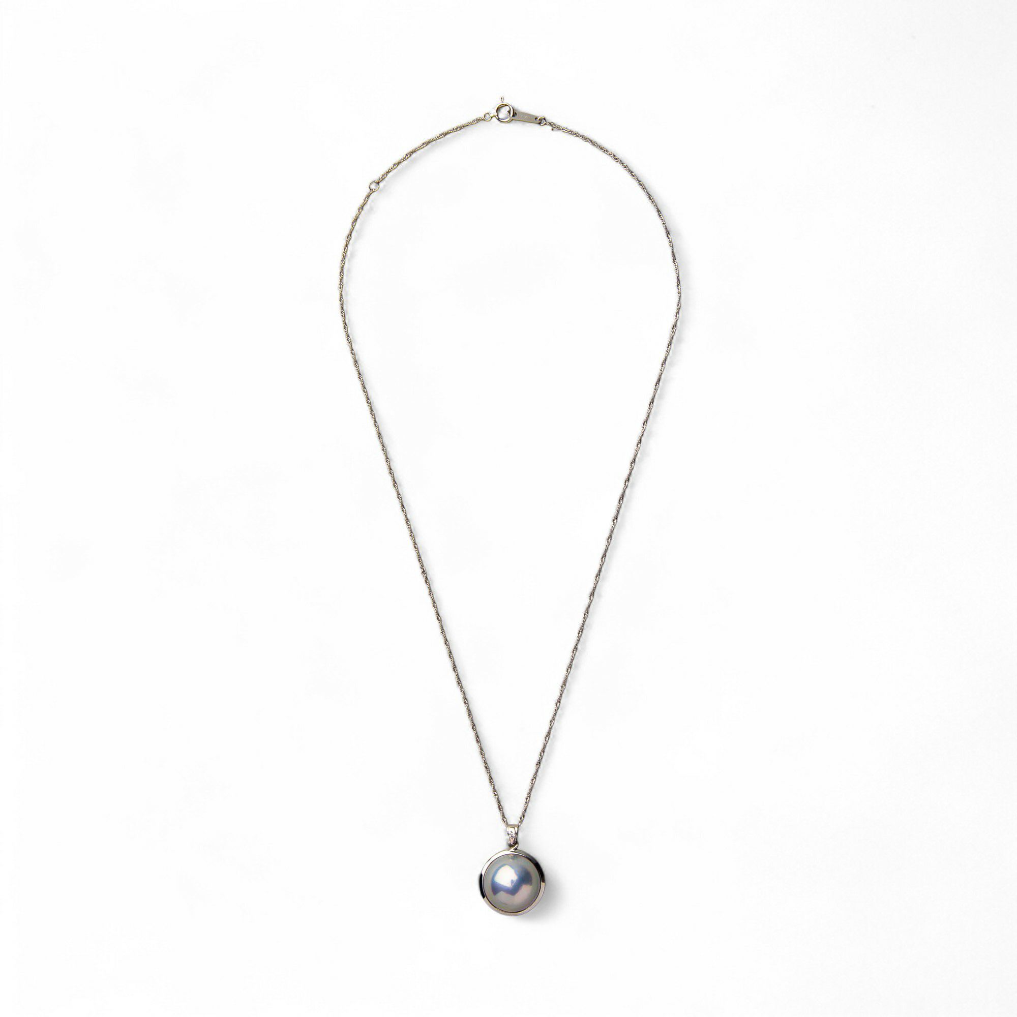 マベ真珠 ネックレスパールペンダント（チェーン付） オーロラブルー系 13mmUP A～BAA  K18WG ホワイトゴールド（本真珠）[n3]