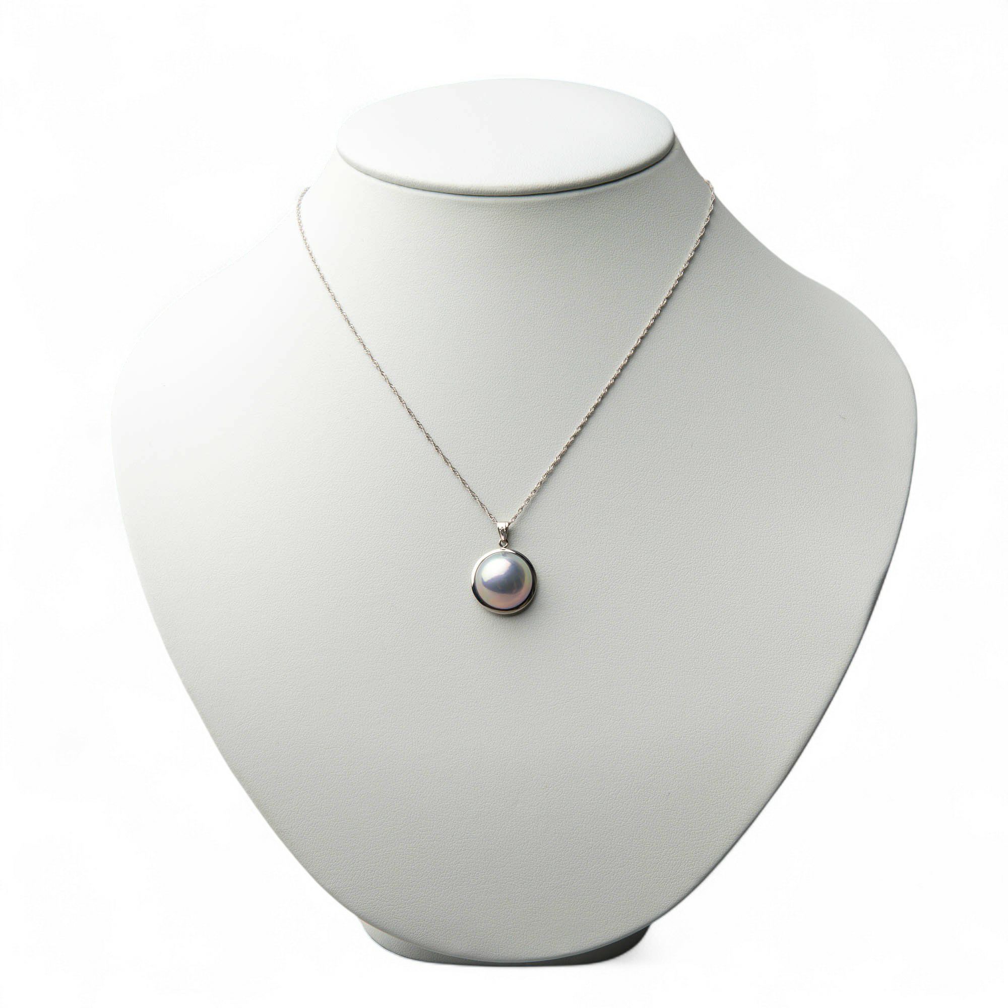 マベ真珠 ネックレスパールペンダント（チェーン付） オーロラブルー系 13mmUP A～BAA  K18WG ホワイトゴールド（本真珠）[n3]