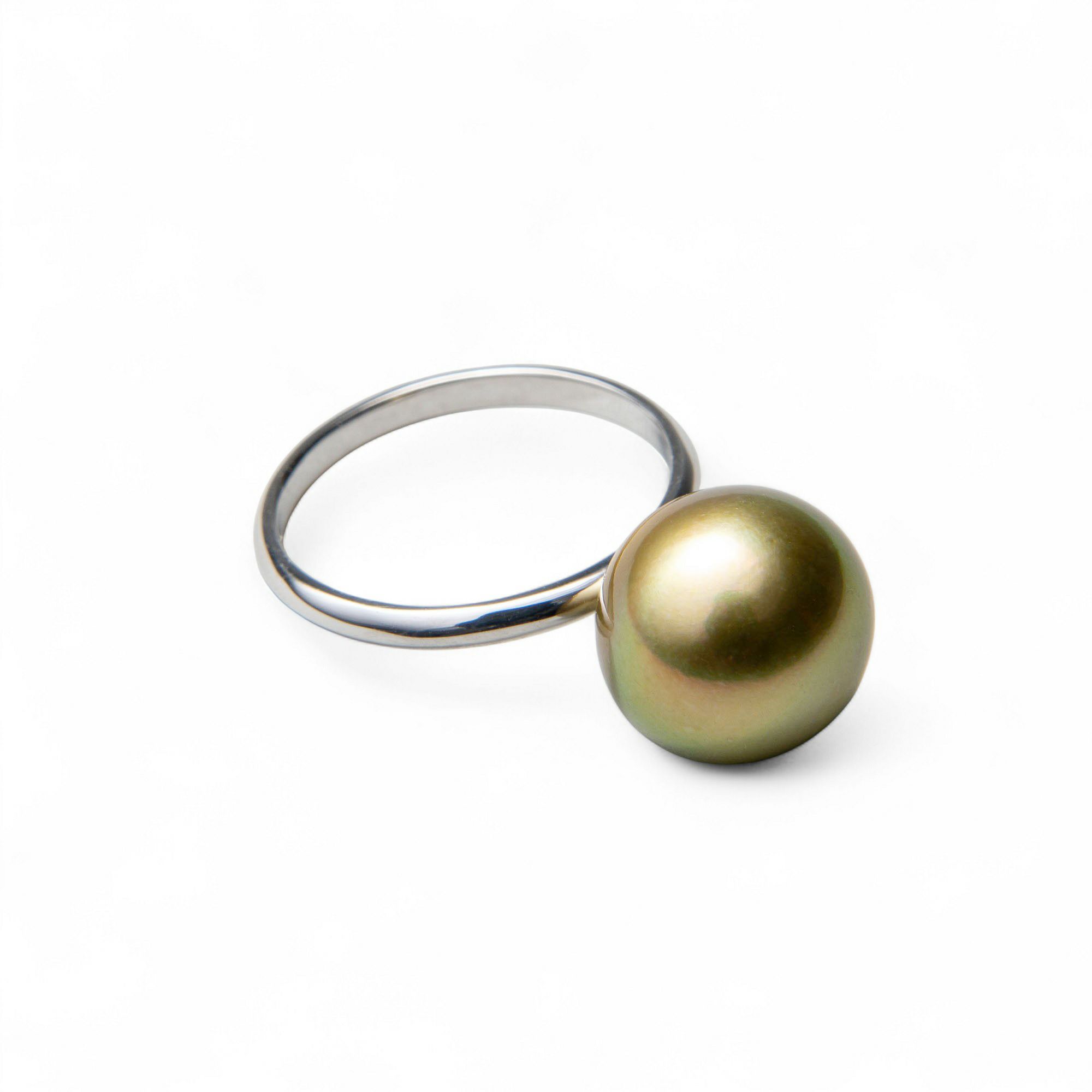 Tahiain+ タヒチ黒蝶真珠(ピスタチオ)　シンプルリング K18WG