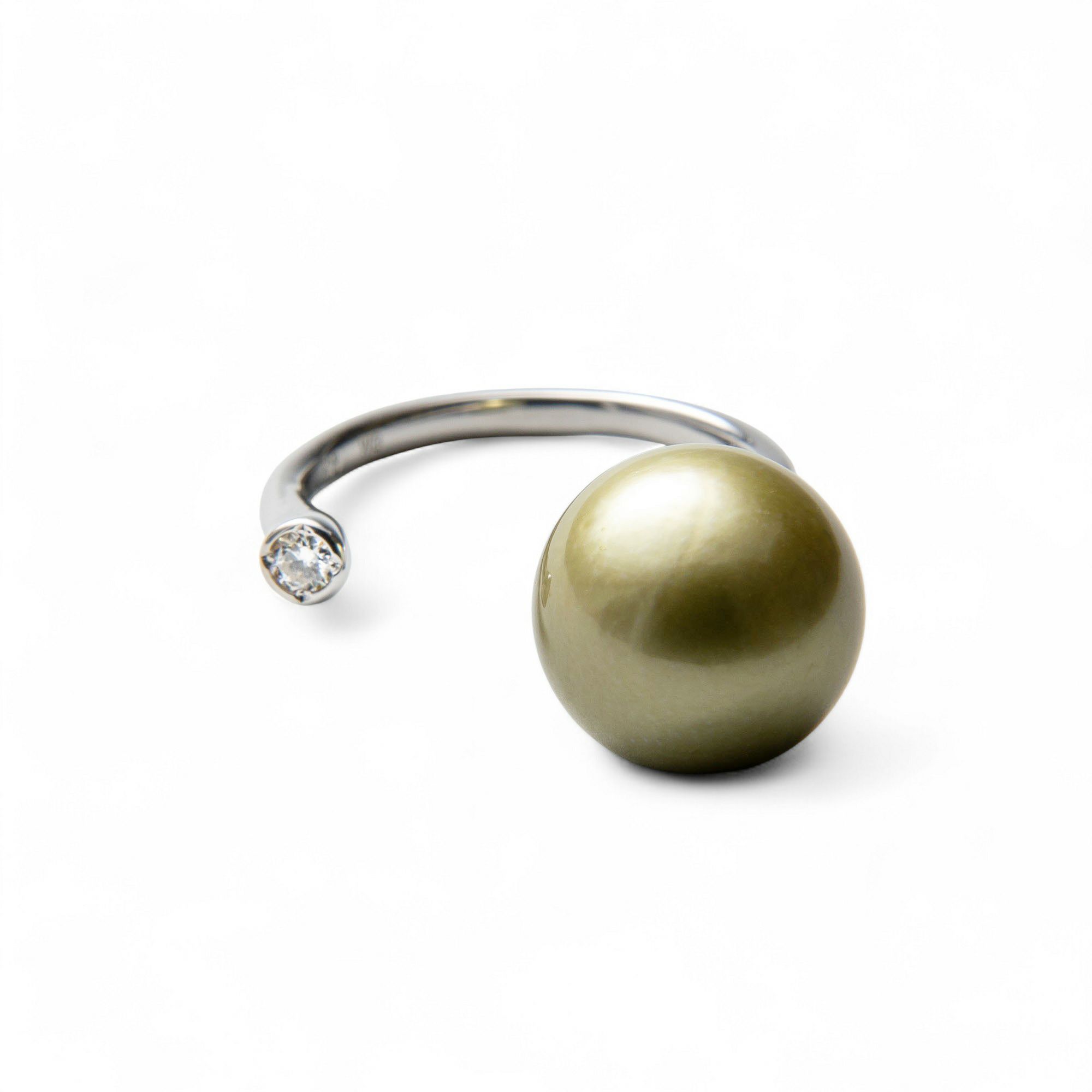 Tahiain+ タヒチ黒蝶真珠(ピスタチオ)　フォークリング K18WG 0.05ct