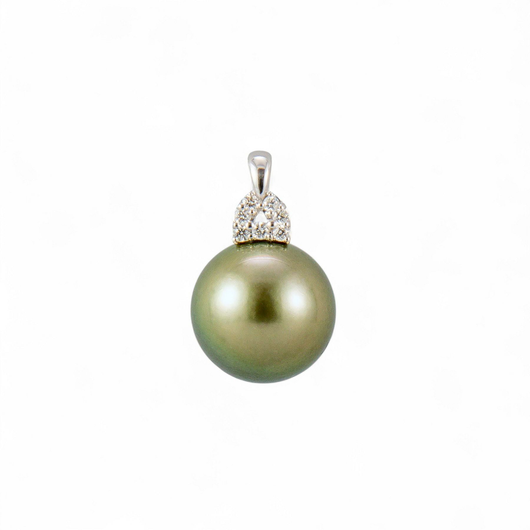 Tahiain+ タヒチ黒蝶真珠(ピスタチオ)　ダイヤ　ペントップ K18WG/K18YG