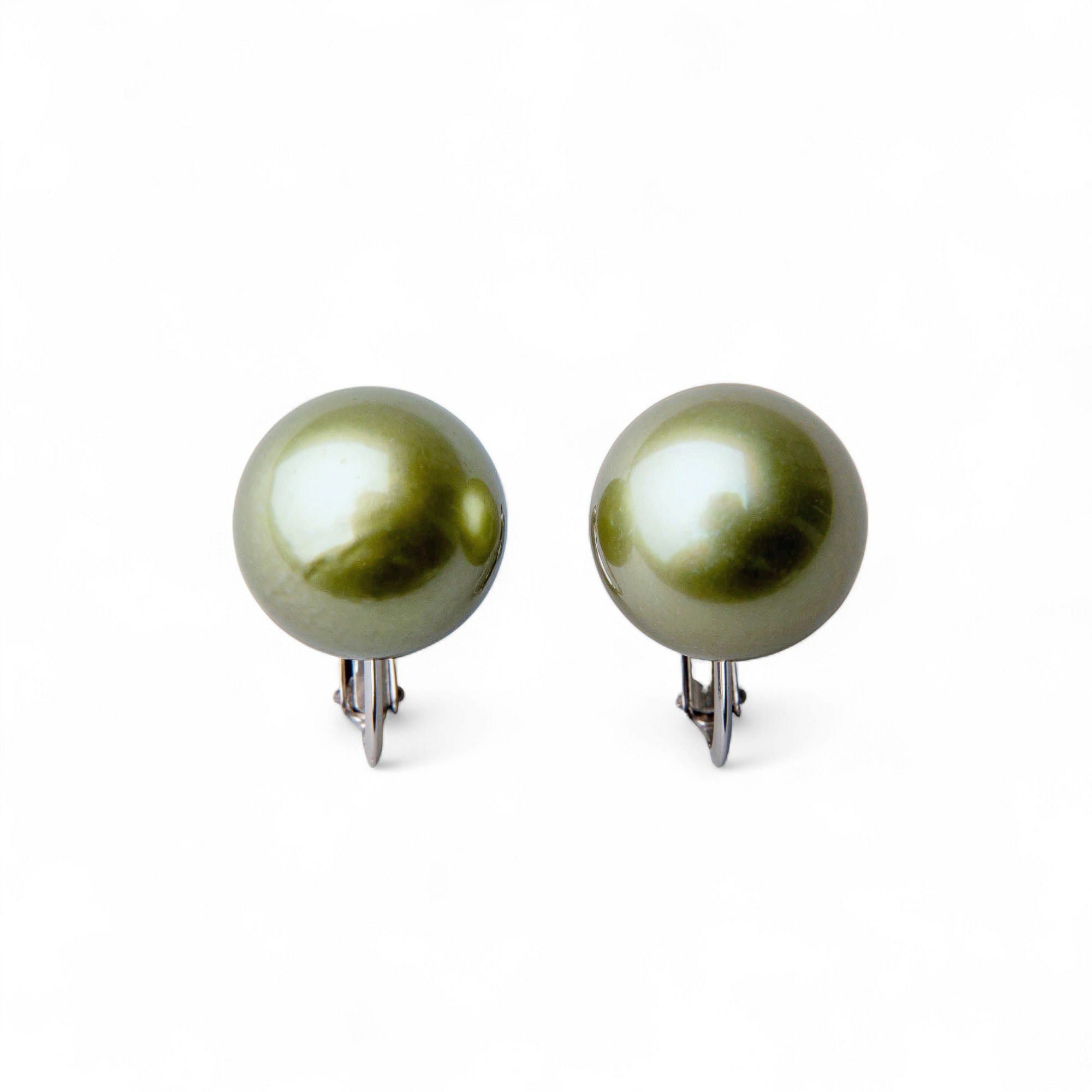 タヒチ（ピスタチオ）11mm スタッドイヤリング　K14WG　A-BAB