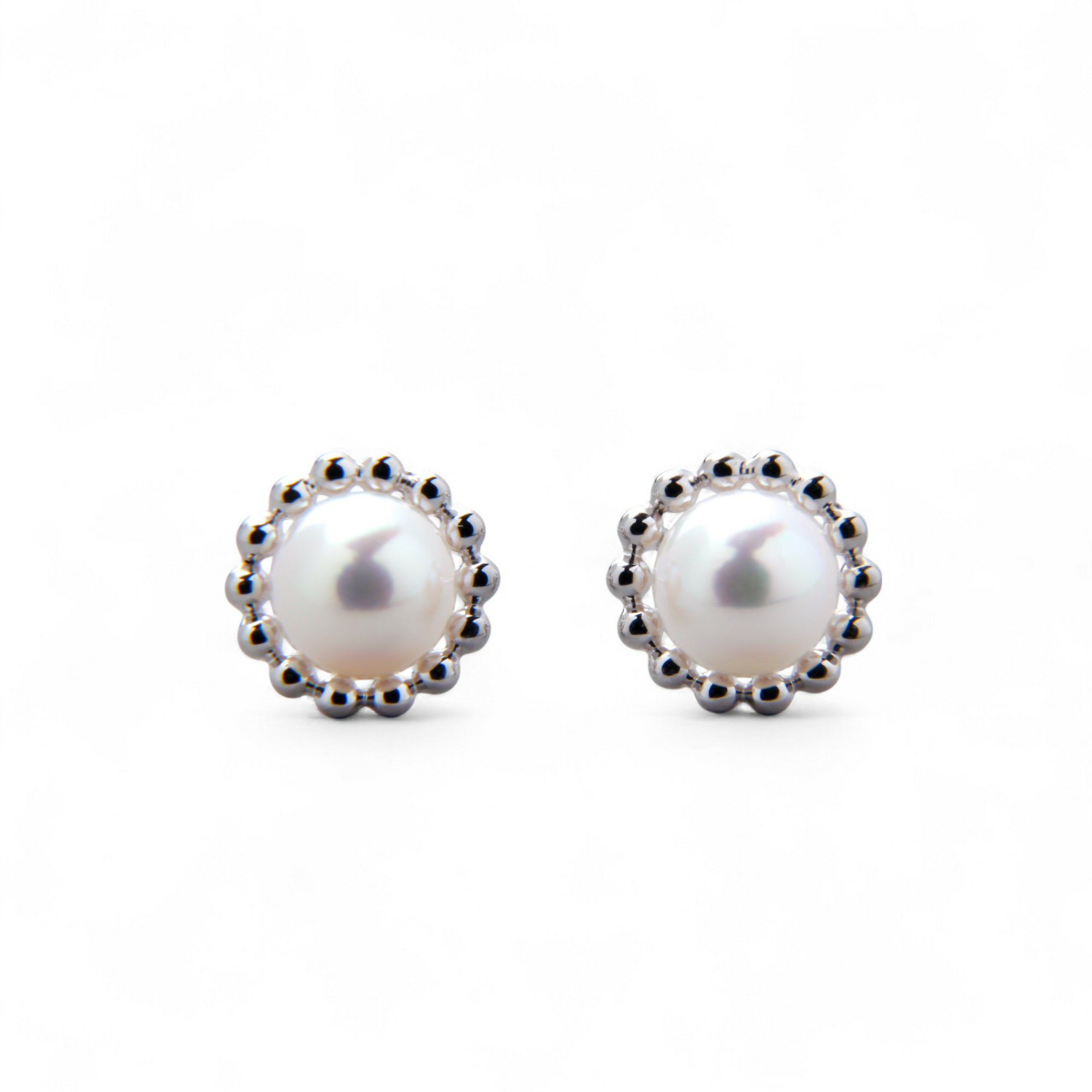 Carina あこや取巻きピアス　5.5mm PT