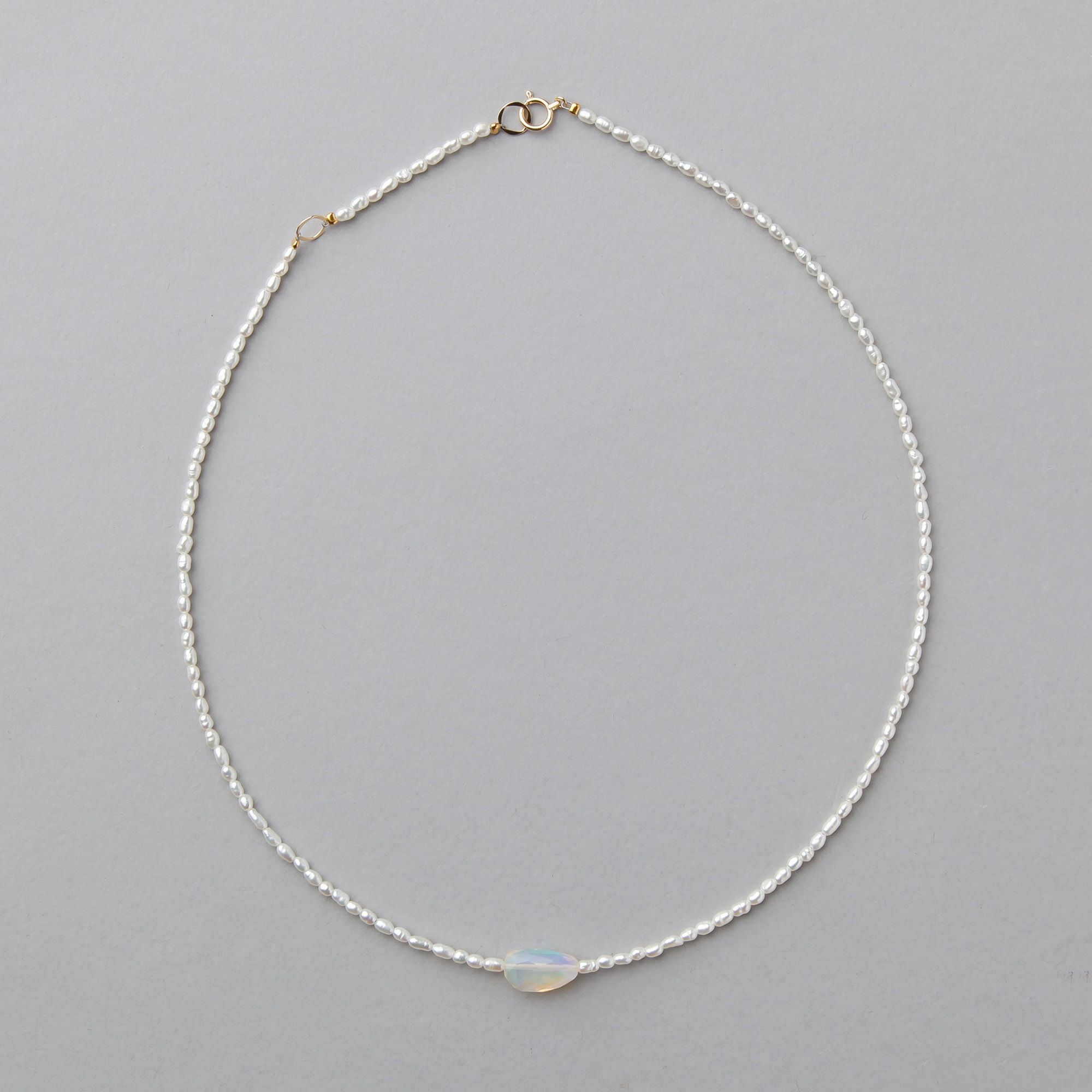 Opal Collection 美しい虹色が浮かぶ幸運の石・オパール（10月誕生石