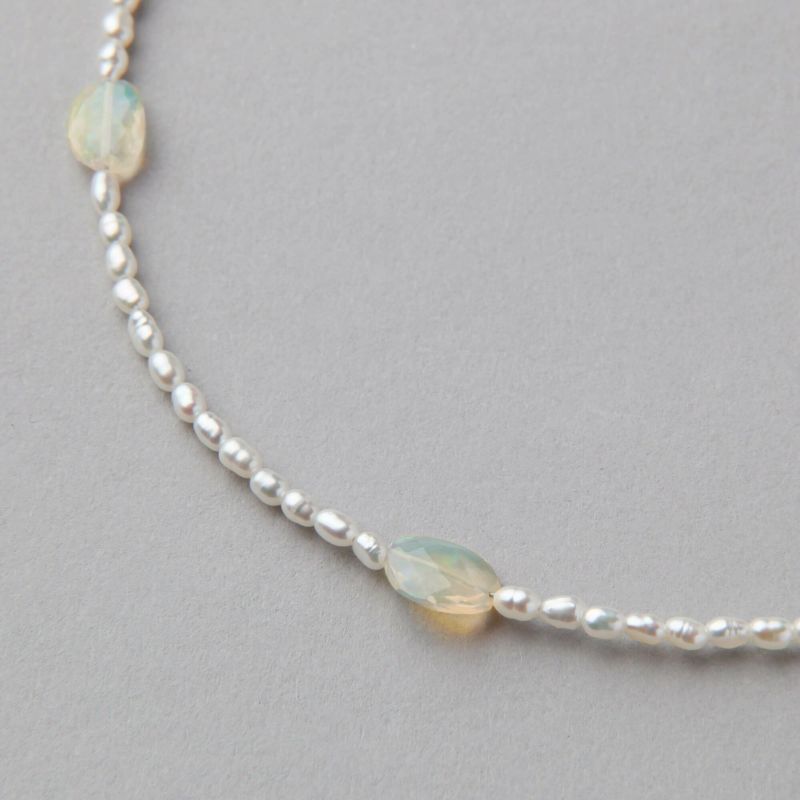 淡水真珠×オパール5石 ネックレス　2.0-2.5mm ケシ