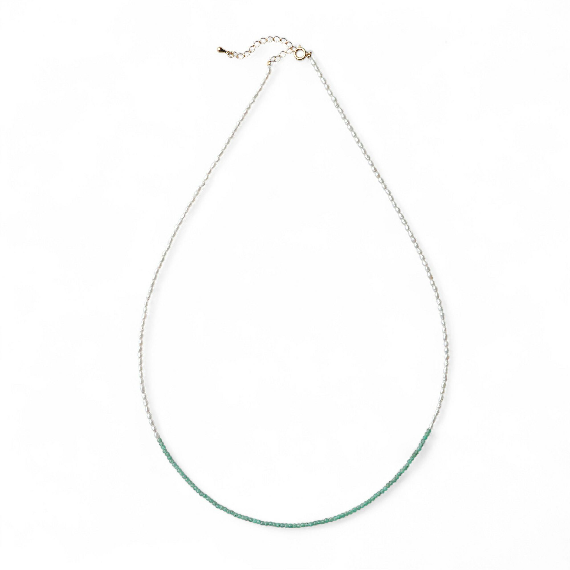 淡水真珠/エメラルド ネックレス　2.0-2.5mm ケシ