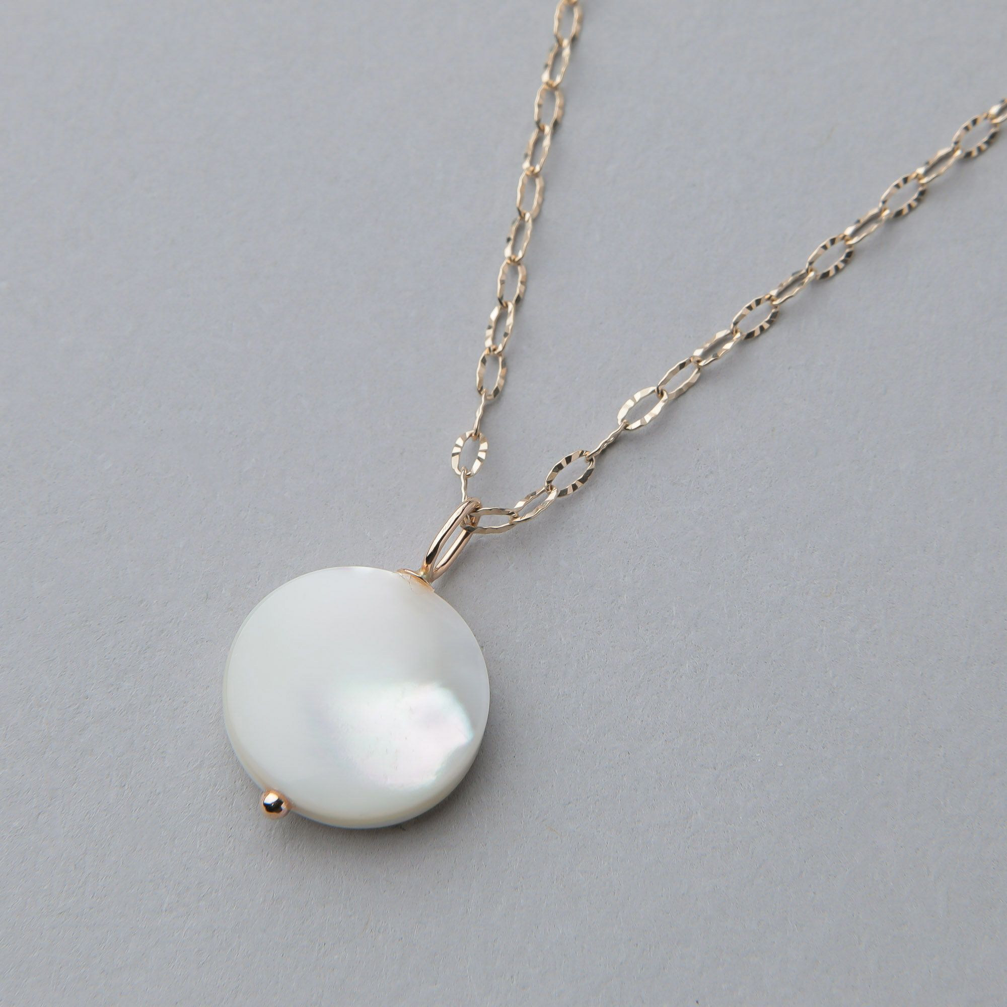 ホワイトシェル ペンダント12mm K10YG マザーオブパール | その他  