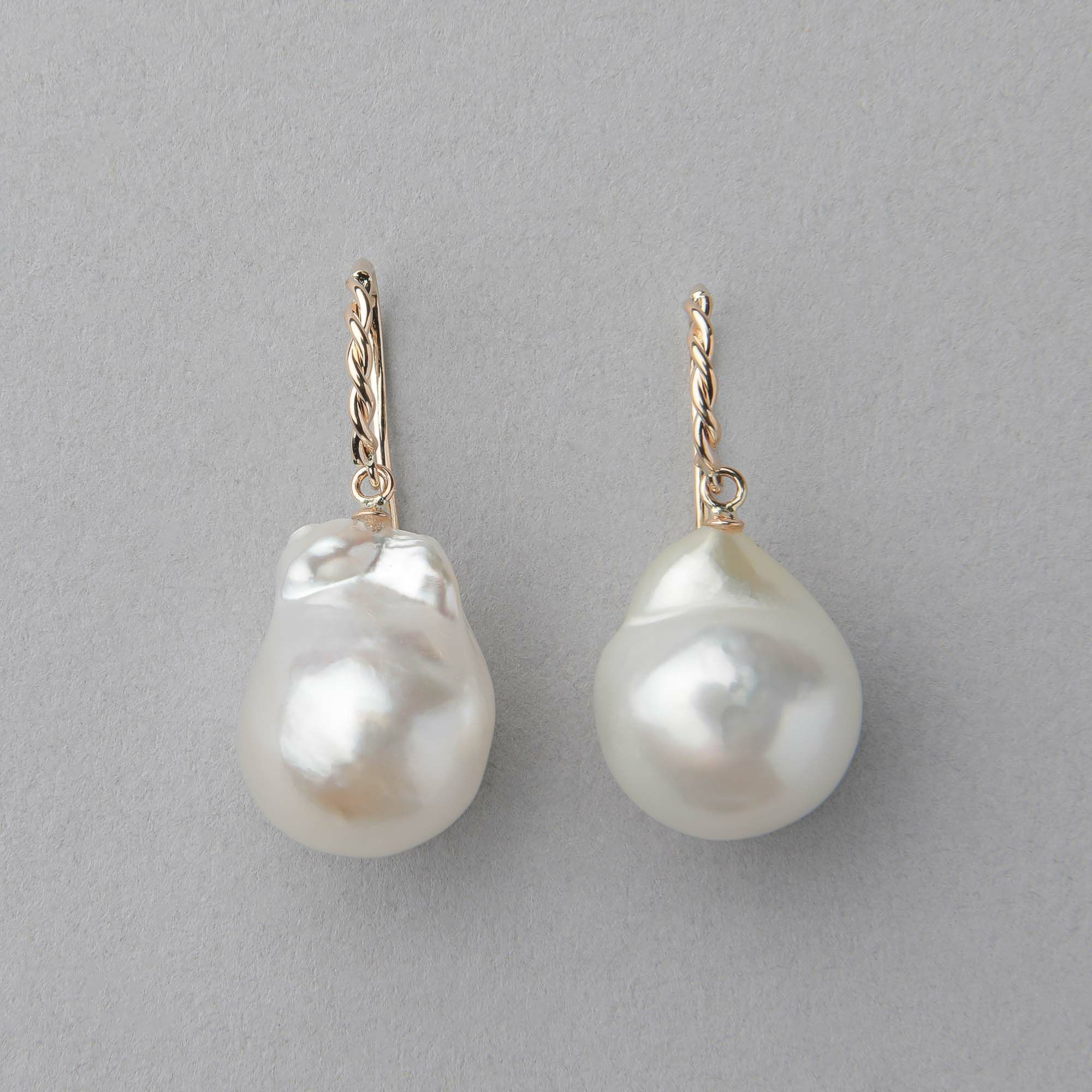 fondu blanc 南洋白蝶真珠 バロック フックピアス 12mm K10YG | 南洋  