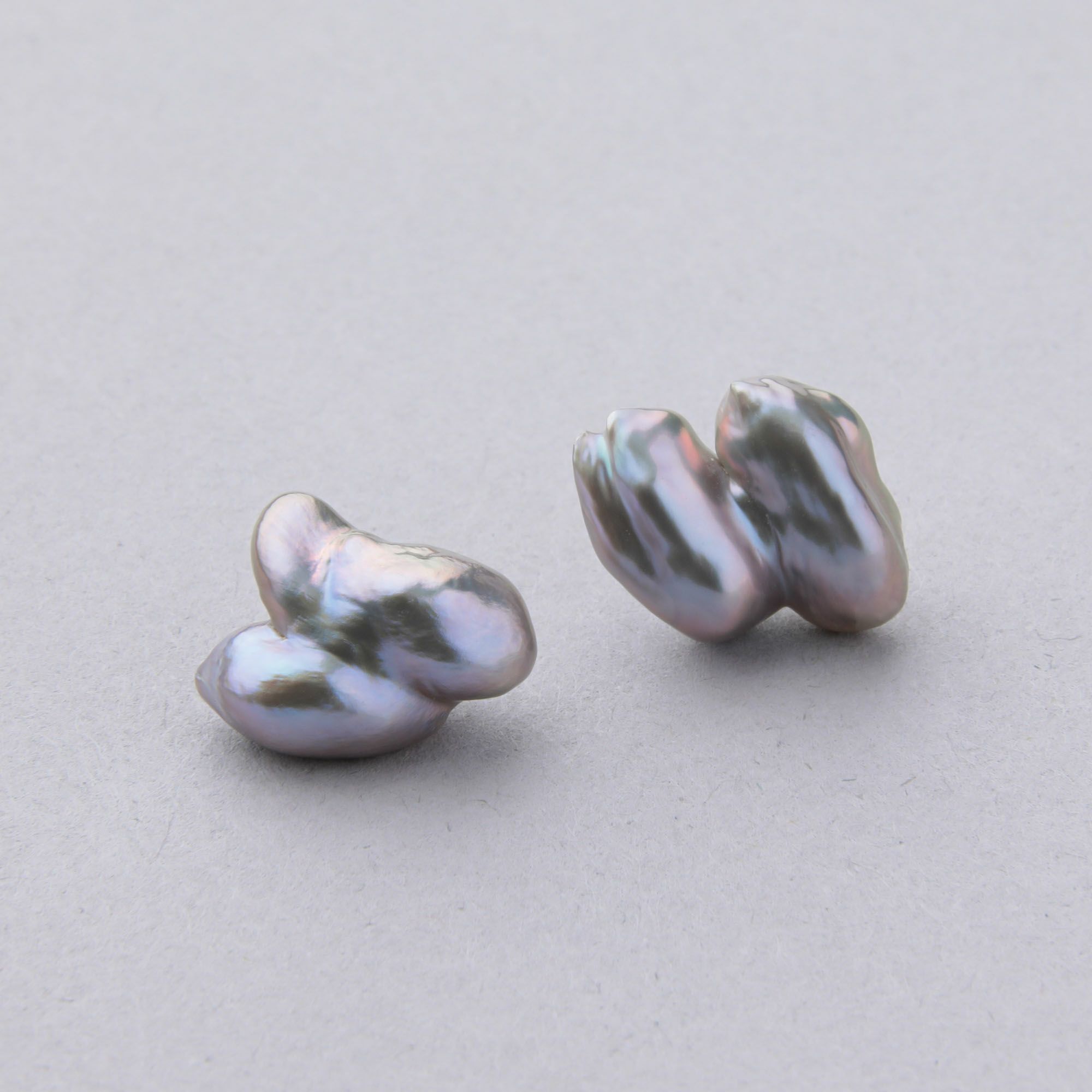 Unique fun! 淡水ケシ真珠 ピアス　11-13mm K18YG リボン バロック