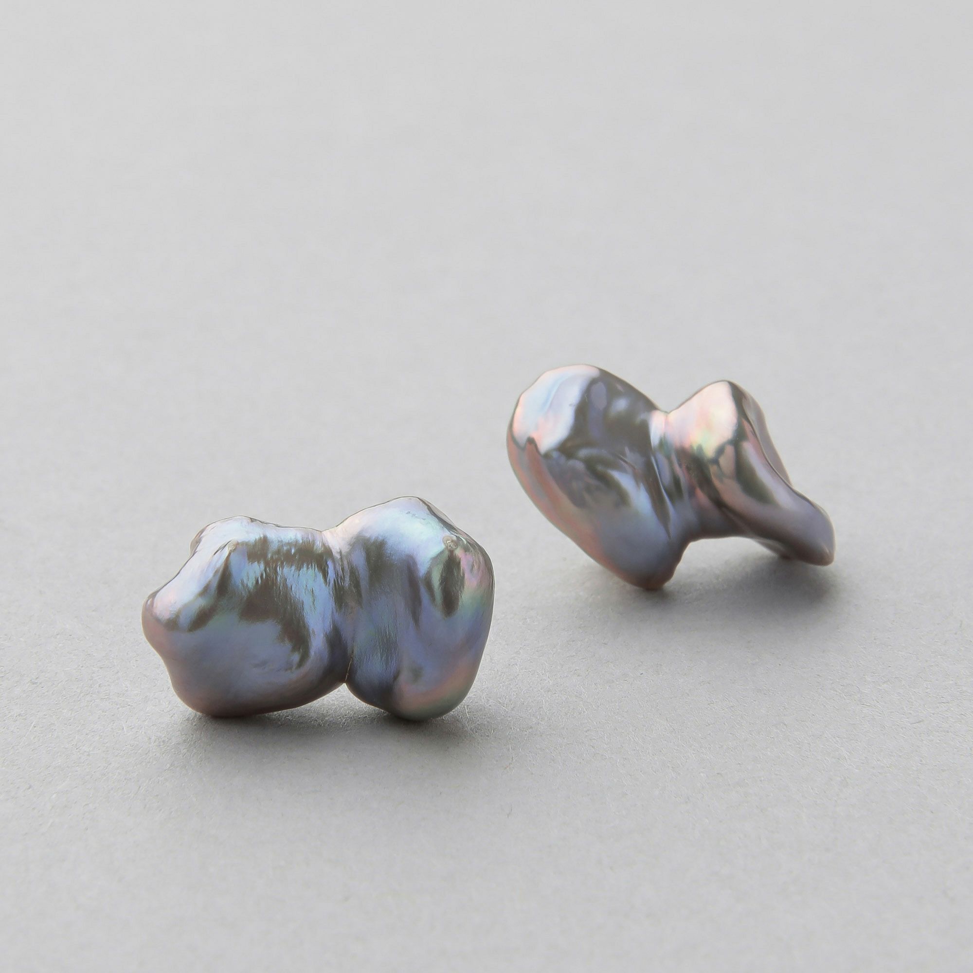 Unique fun! 淡水ケシ真珠 ピアス　11-13mm K18YG リボン バロック