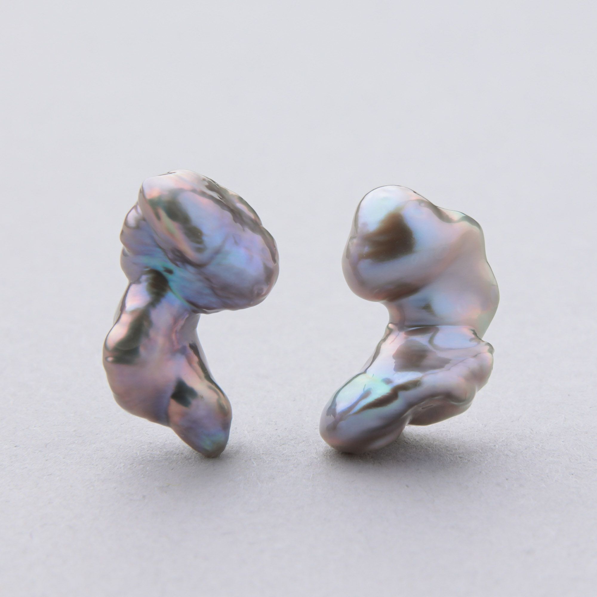 Unique fun! 淡水ケシ真珠 ピアス　11-13mm K18YG バロック