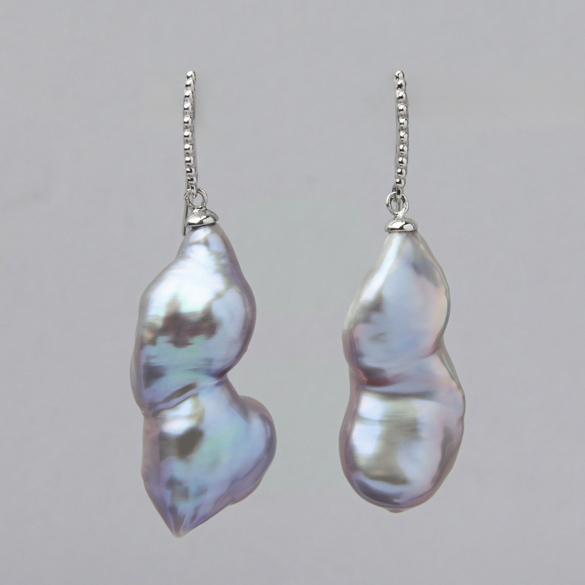 Unique fun! 淡水ケシ真珠 フックピアス　10-13mm PT900 バロック