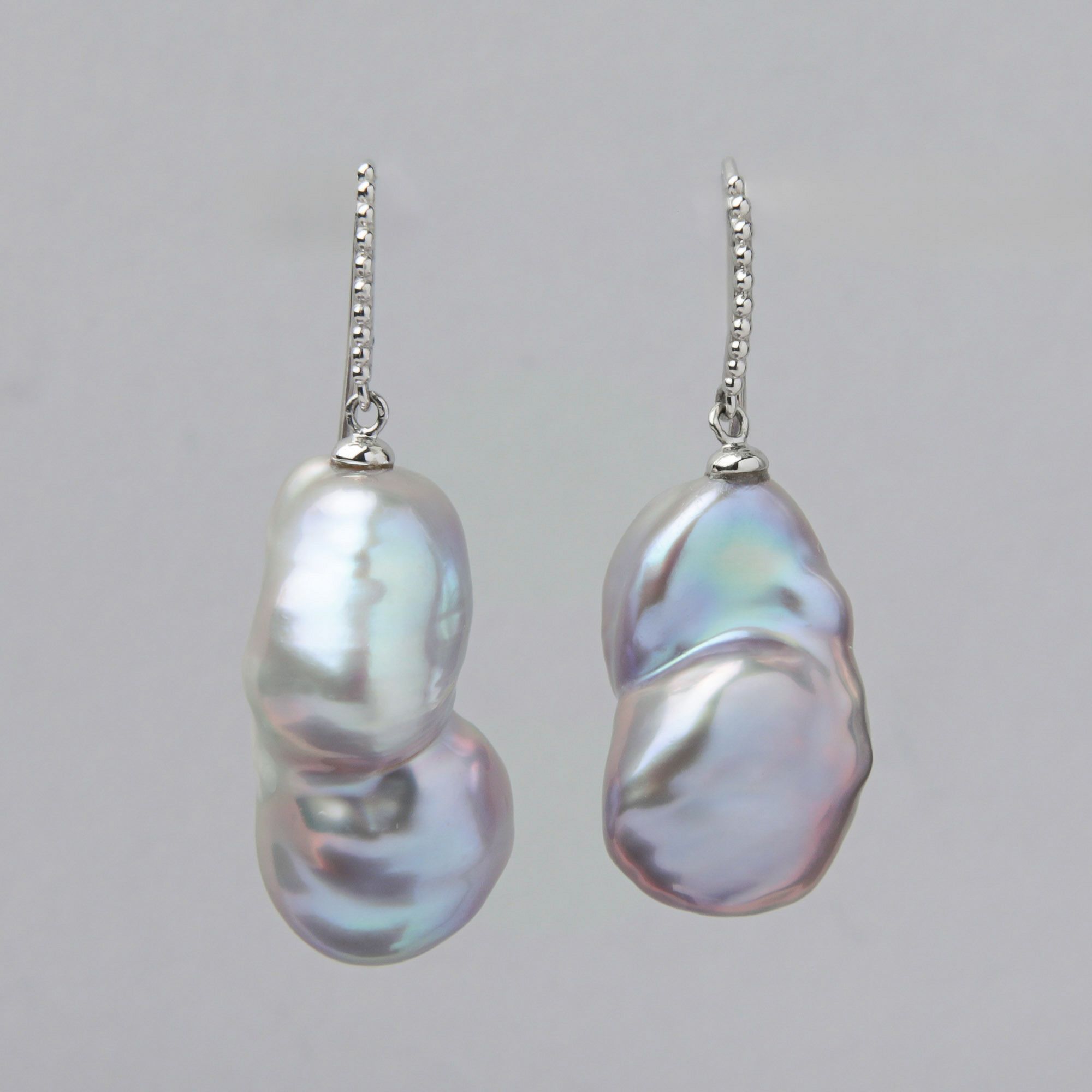 Unique fun! 淡水ケシ真珠 フックピアス　10-13mm PT900 バロック