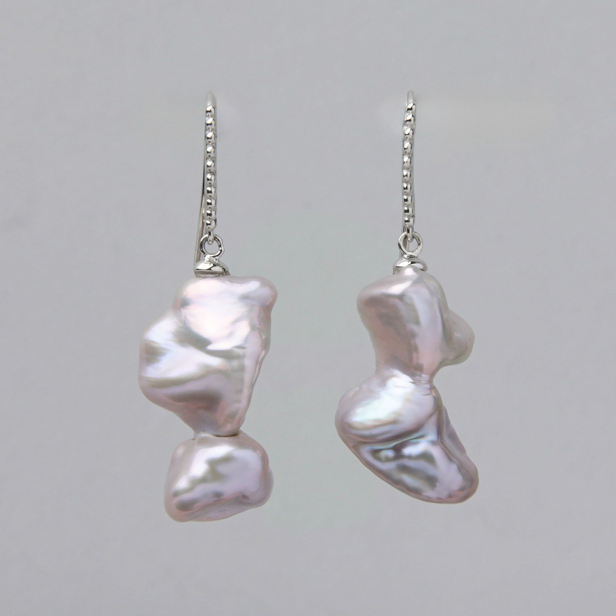 Unique fun! 淡水ケシ真珠 フックピアス　10-13mm PT900 バロック