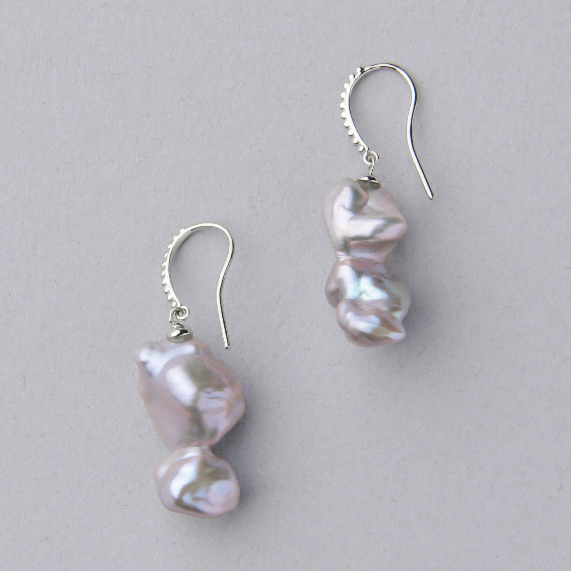 Unique fun! 淡水ケシ真珠 フックピアス　10-13mm PT900 バロック