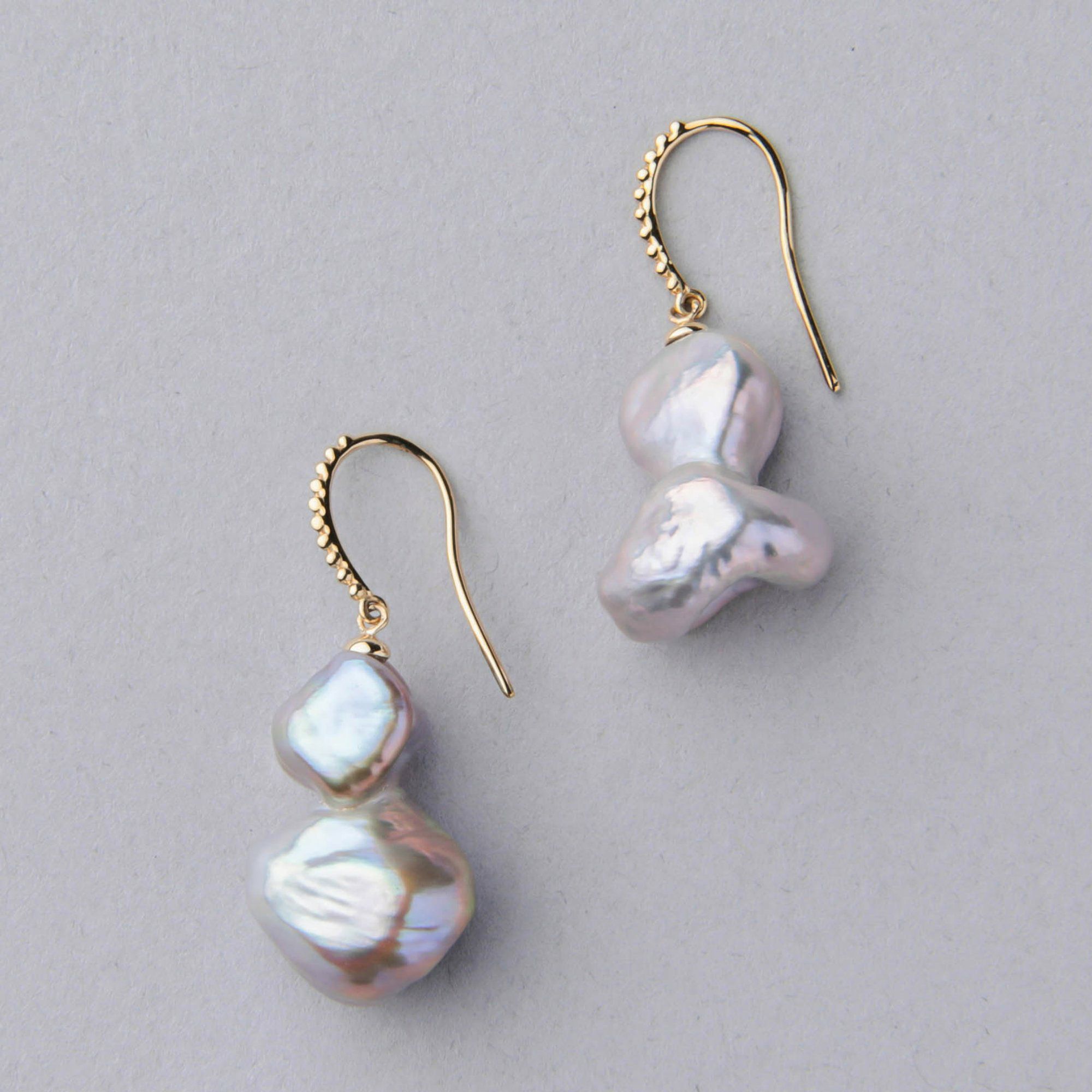 Unique fun! 淡水ケシ真珠 フックピアス　10-13mm K18YG バロック