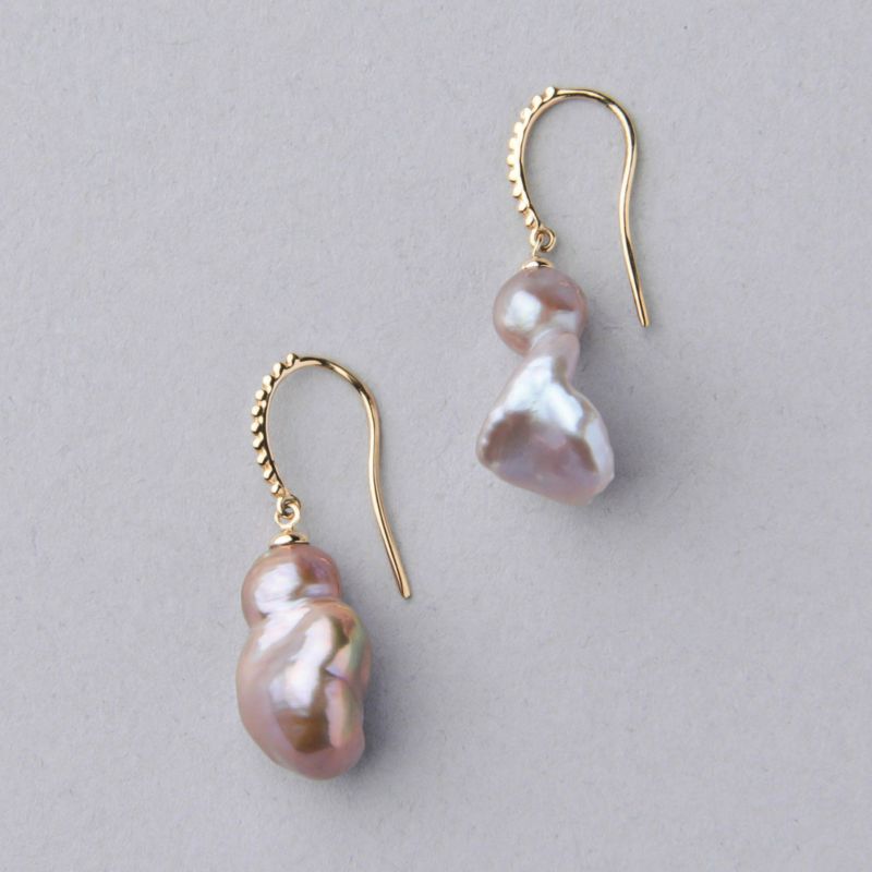 Unique fun! 淡水ケシ真珠 フックピアス　10-13mm K18YG バロック