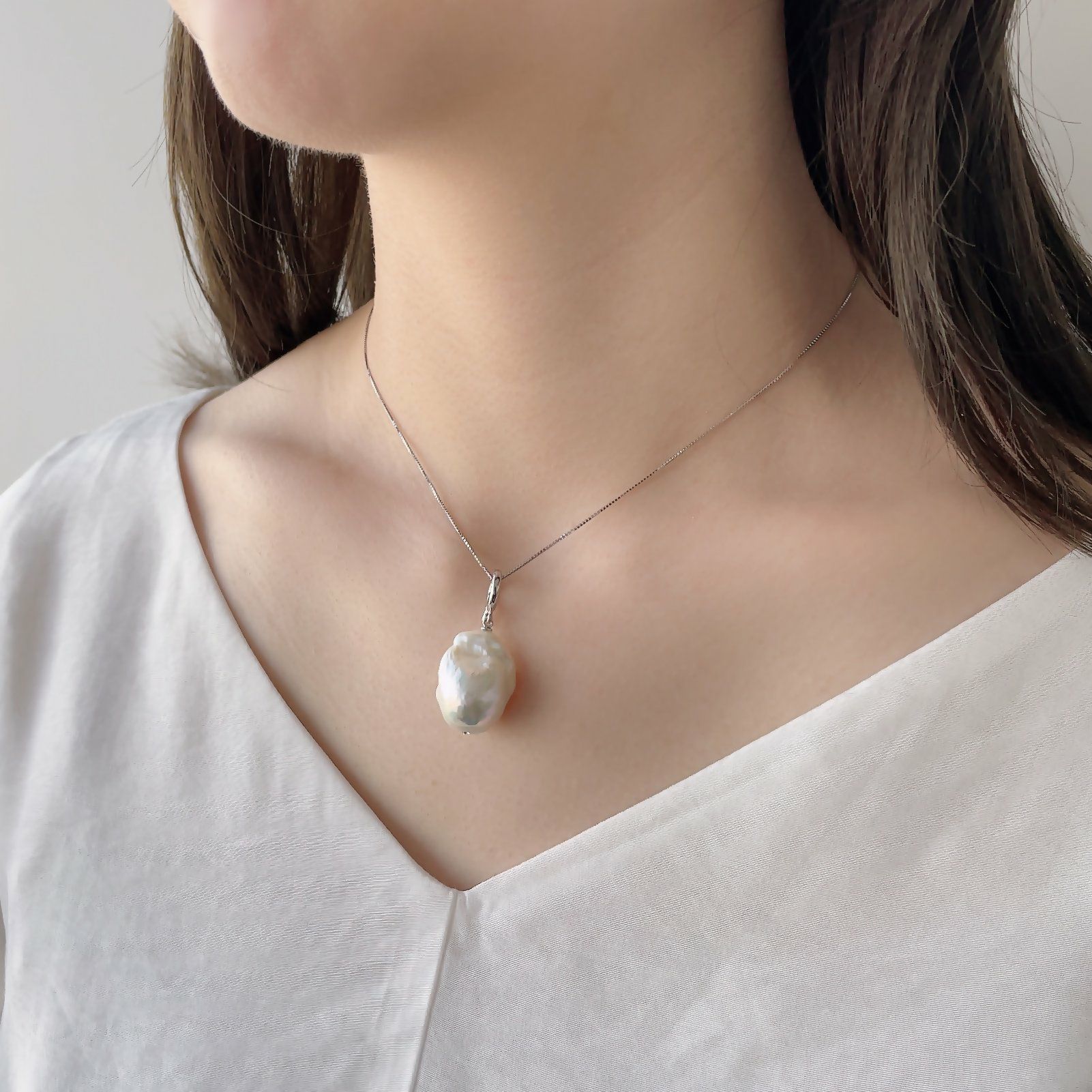 ペンダントトップ　15mmUP K18WG オイスターバロック