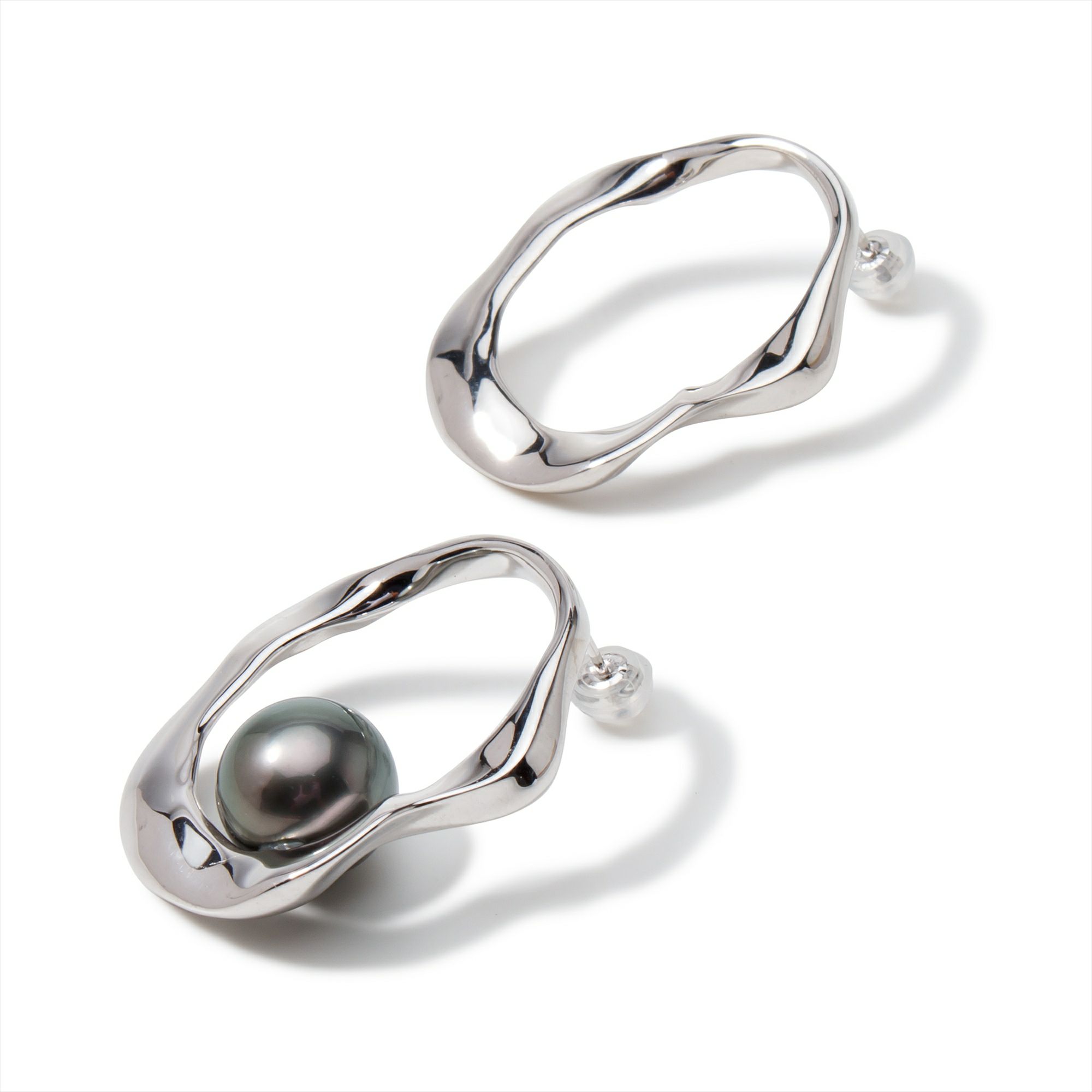 マルレナ マリッサピアス ウェーブ/インサイド ペア　タヒチ黒蝶真珠 11mmUP SV925/K18WG